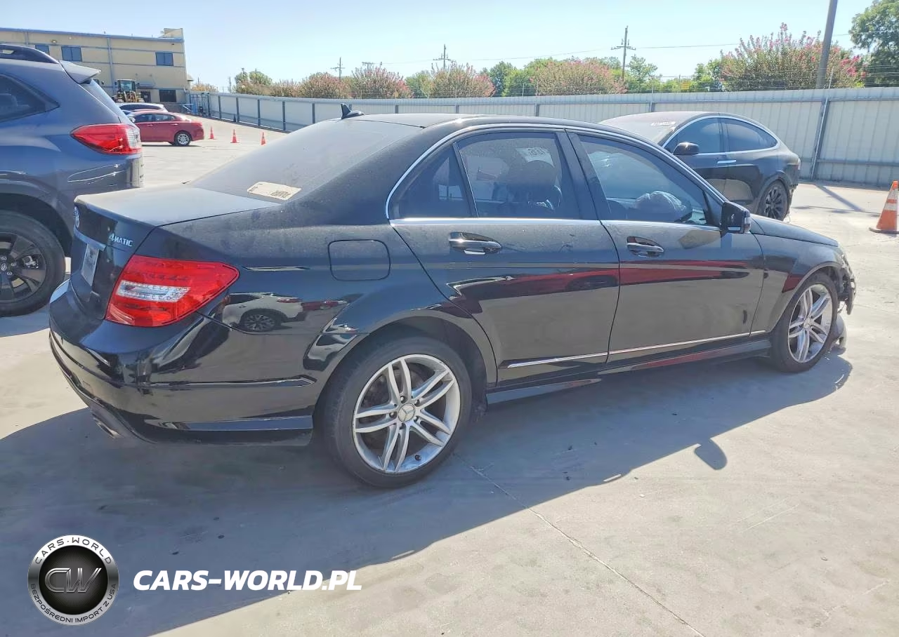 2012 Mercedes-Benz C 300 4Matic VIN:WDDGF8BB8CR208577 - 3