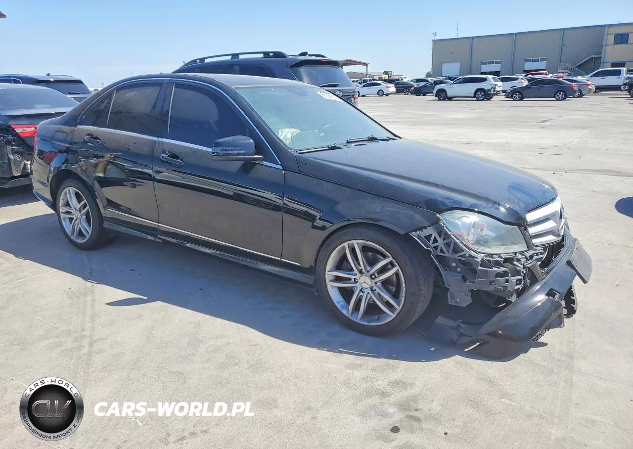 2012 Mercedes-Benz C 300 4Matic VIN:WDDGF8BB8CR208577 - 4
