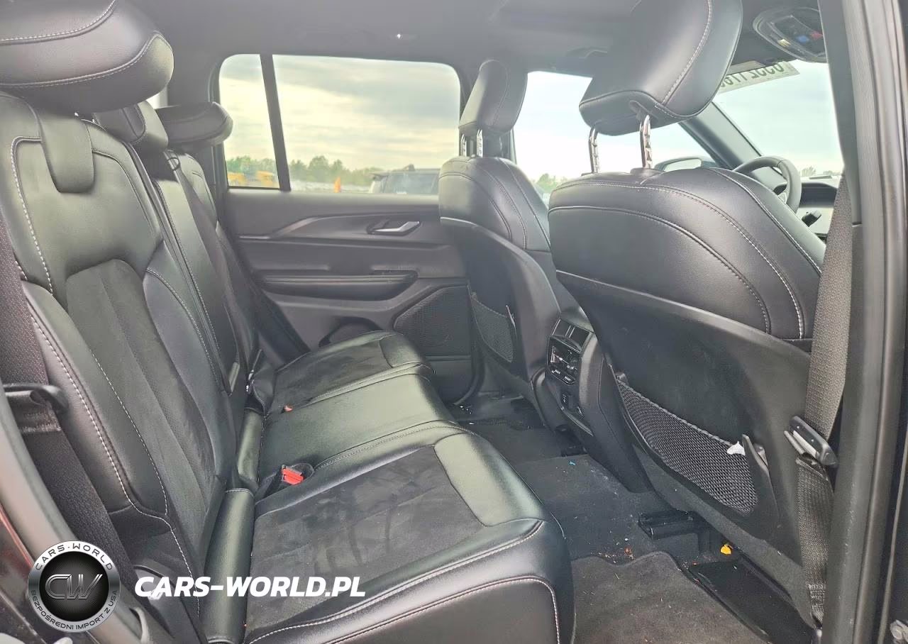 2025 Jeep Grand Cherokee Laredo VIN:1C4RJHAG5SC271409 - 10