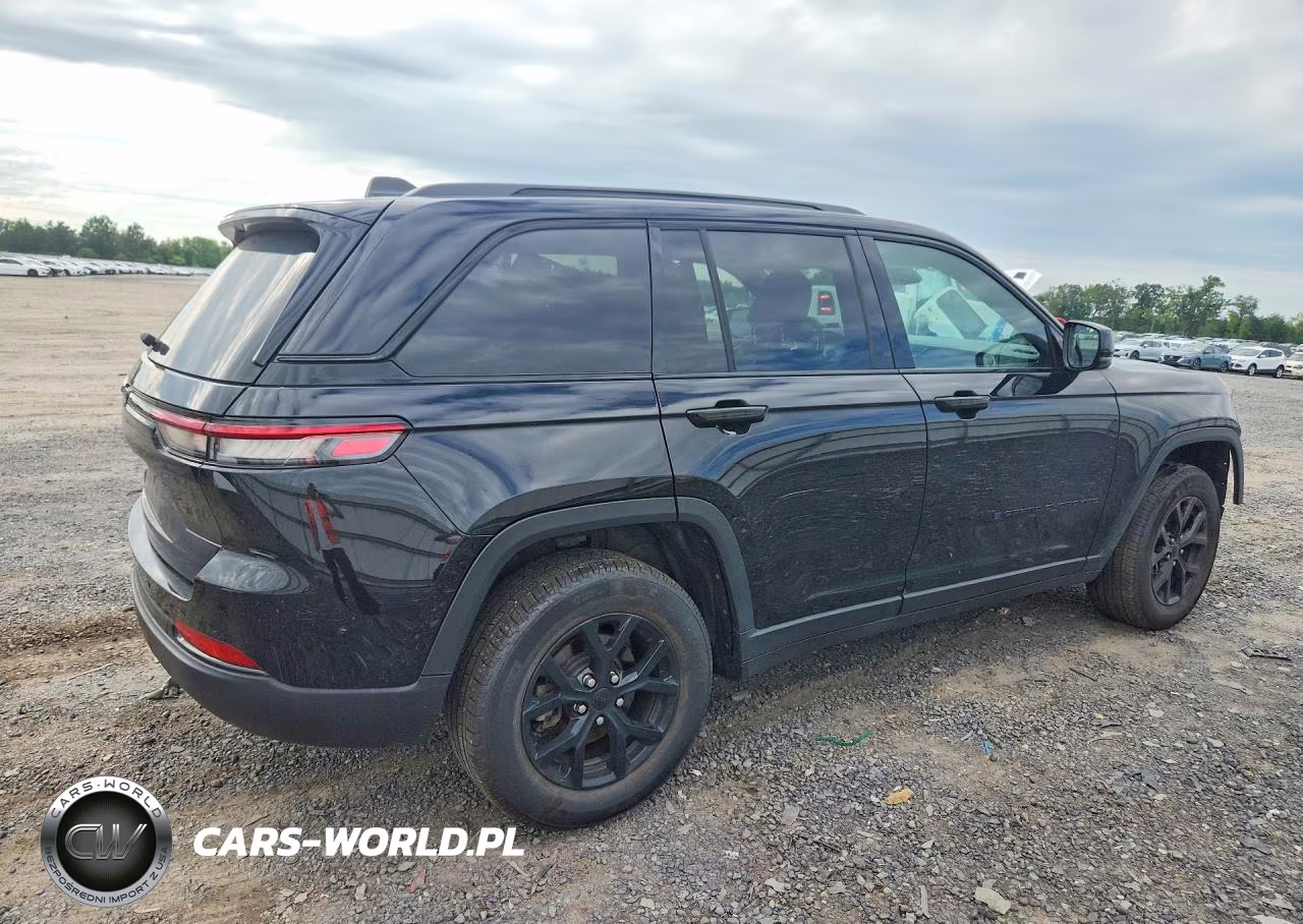 2025 Jeep Grand Cherokee Laredo VIN:1C4RJHAG5SC271409 - 3
