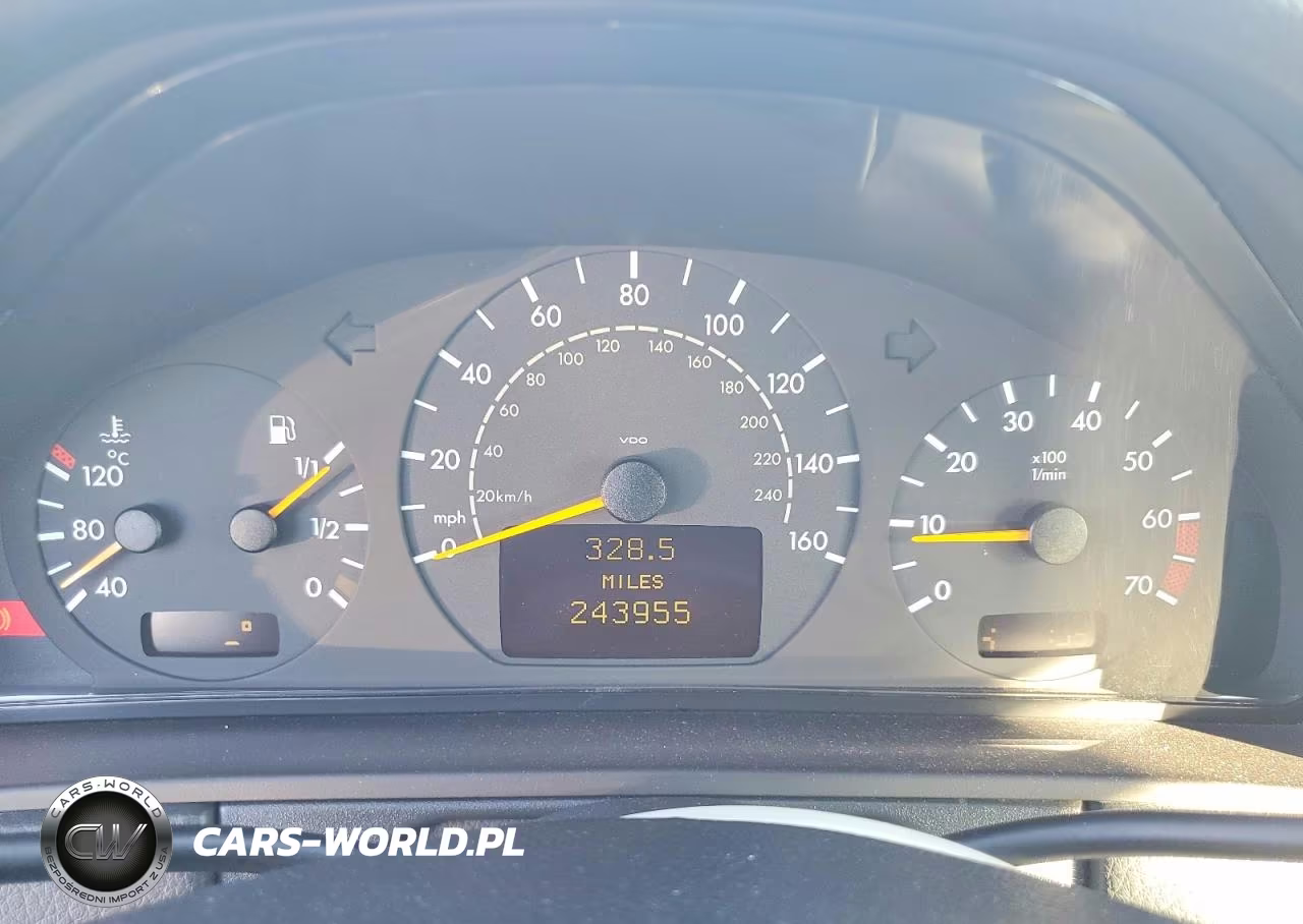 2000 Mercedes-Benz E 320 VIN:WDBJF65JXYB013473 - 9