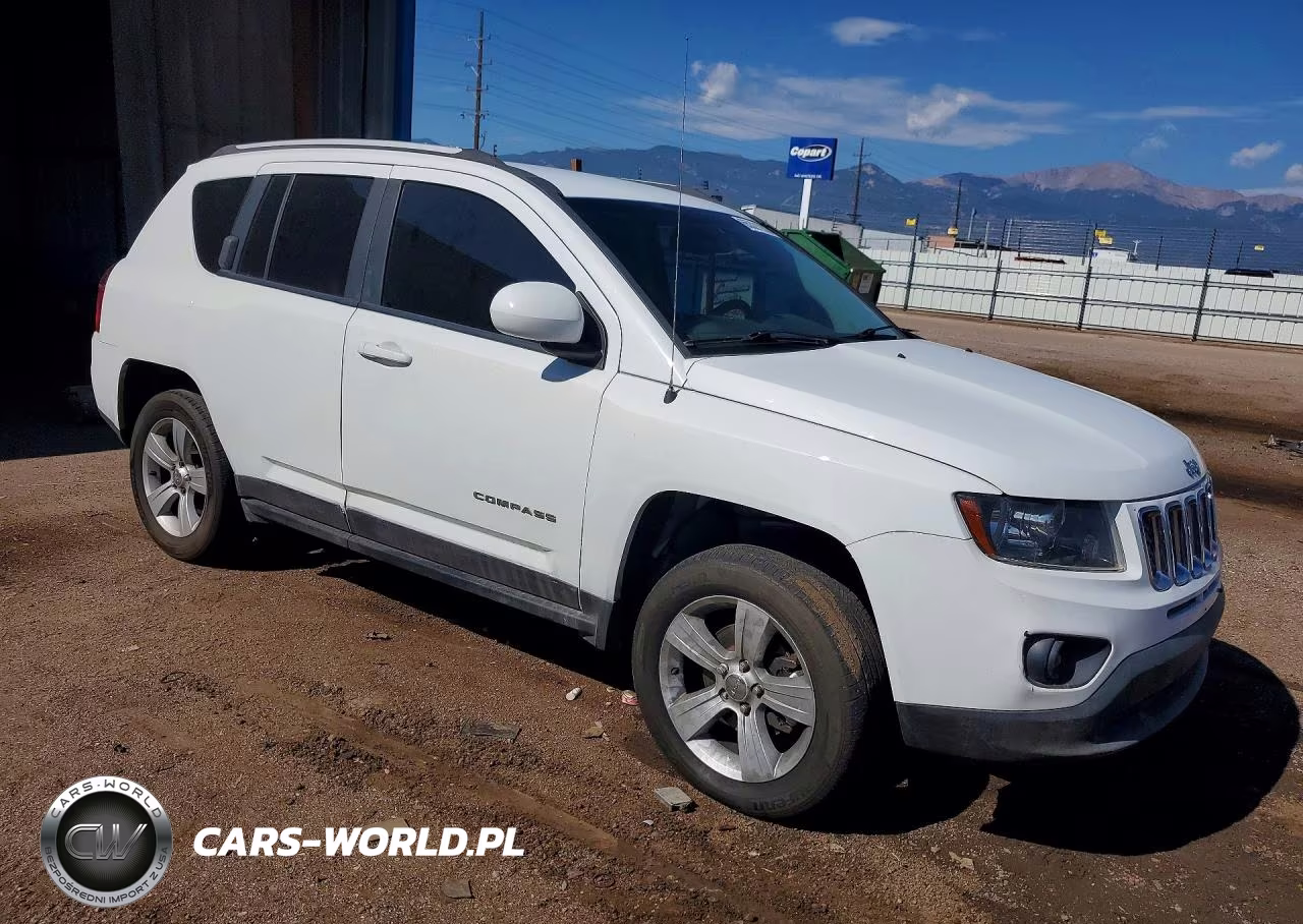 2017 Jeep Compass Latitude VIN:1C4NJDEB6HD191612 - 4