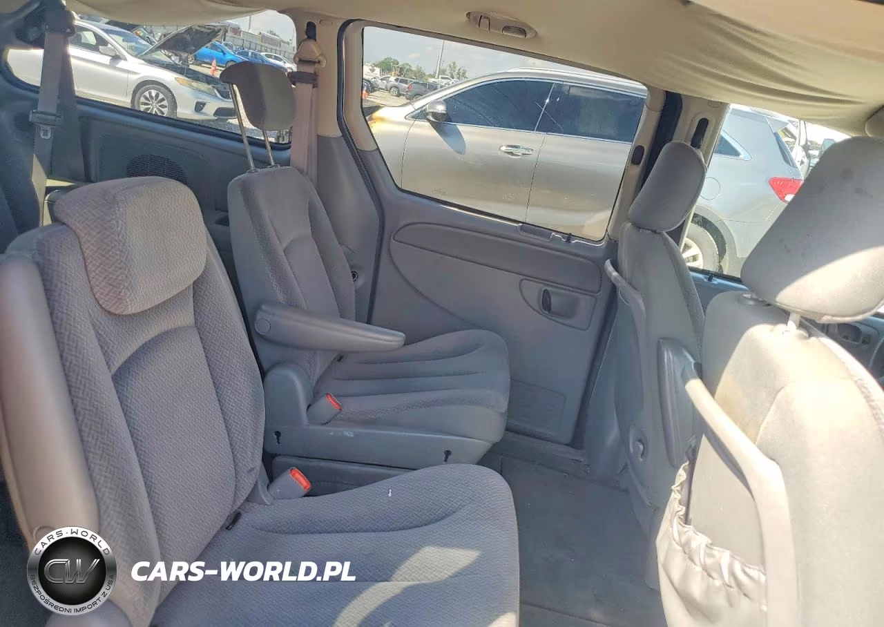 2005 Chrysler Town & Country Lx VIN:2C8GP44R25R473341 - 11