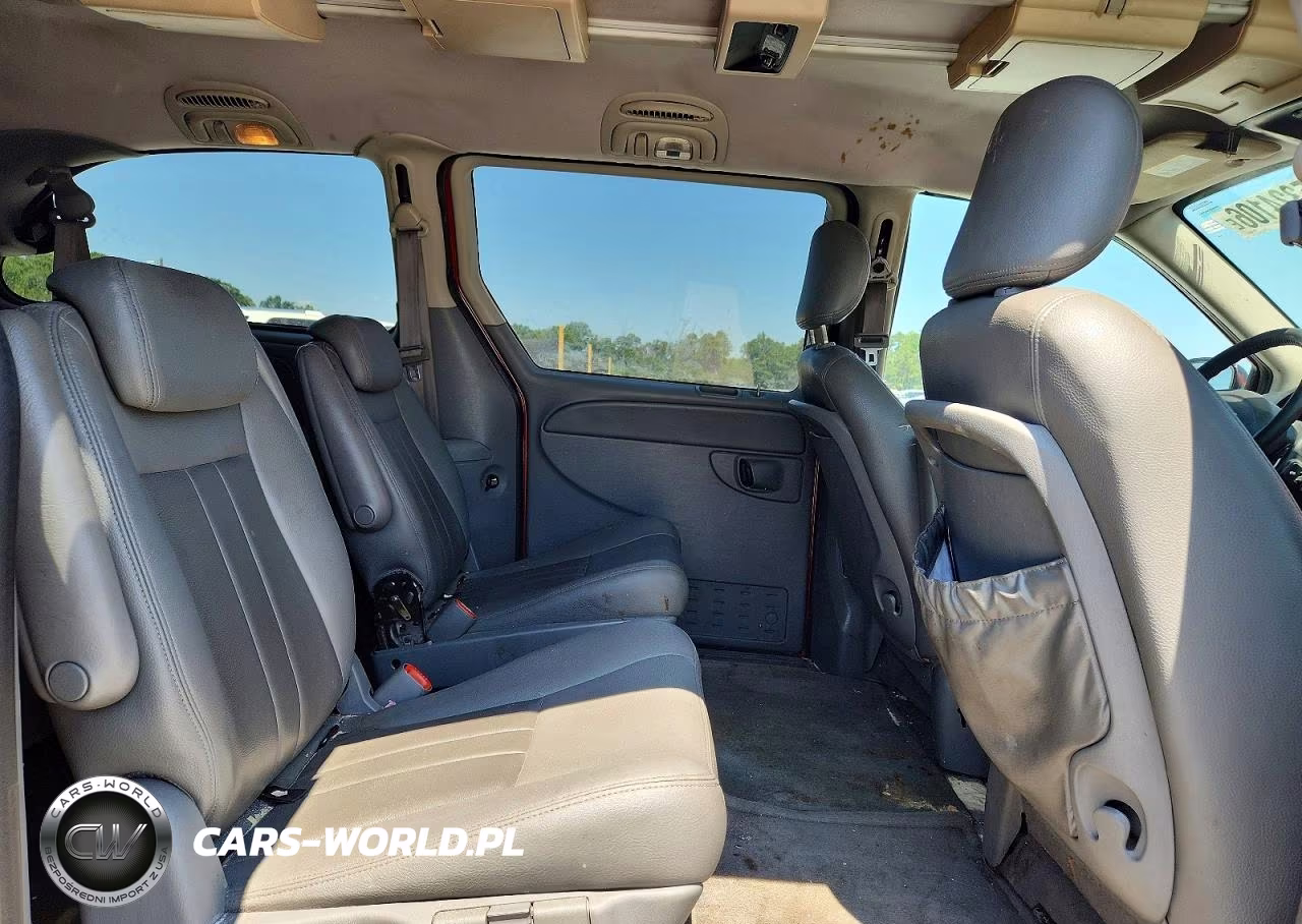 2005 Chrysler Town & Country Touring VIN:2C4GP54L85R536347 - 11