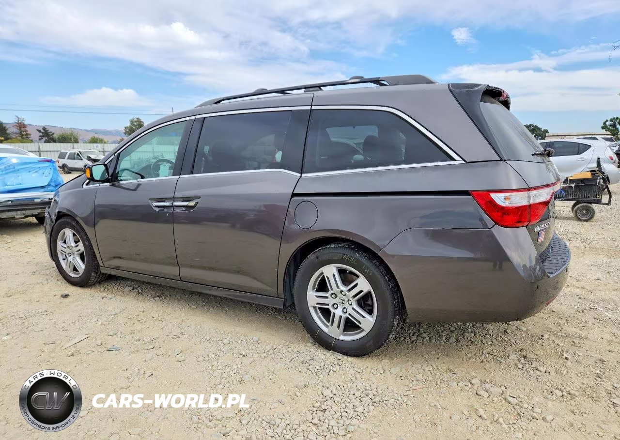 2013 Honda Odyssey Touring VIN:5FNRL5H9XDB042830 - 2