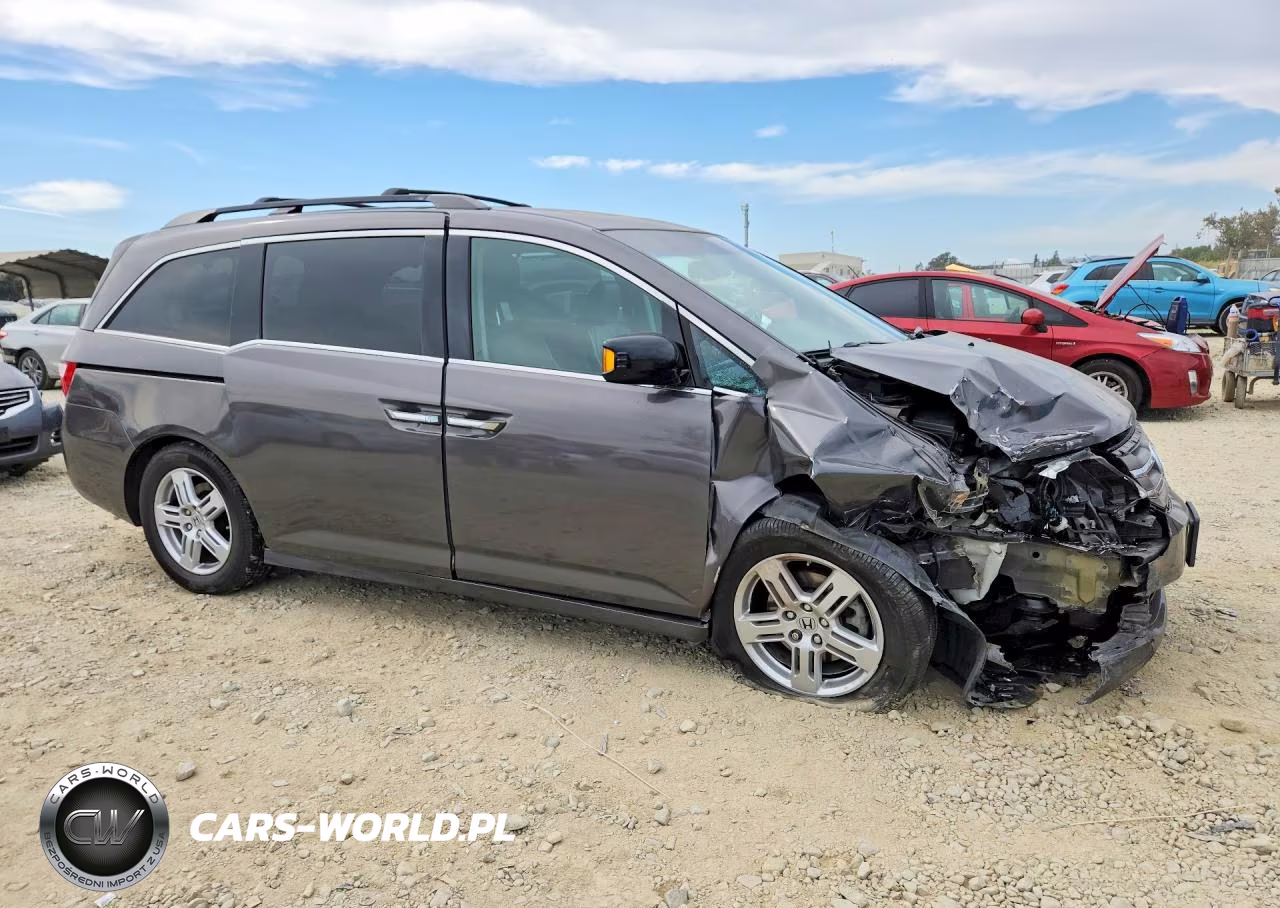 2013 Honda Odyssey Touring VIN:5FNRL5H9XDB042830 - 4