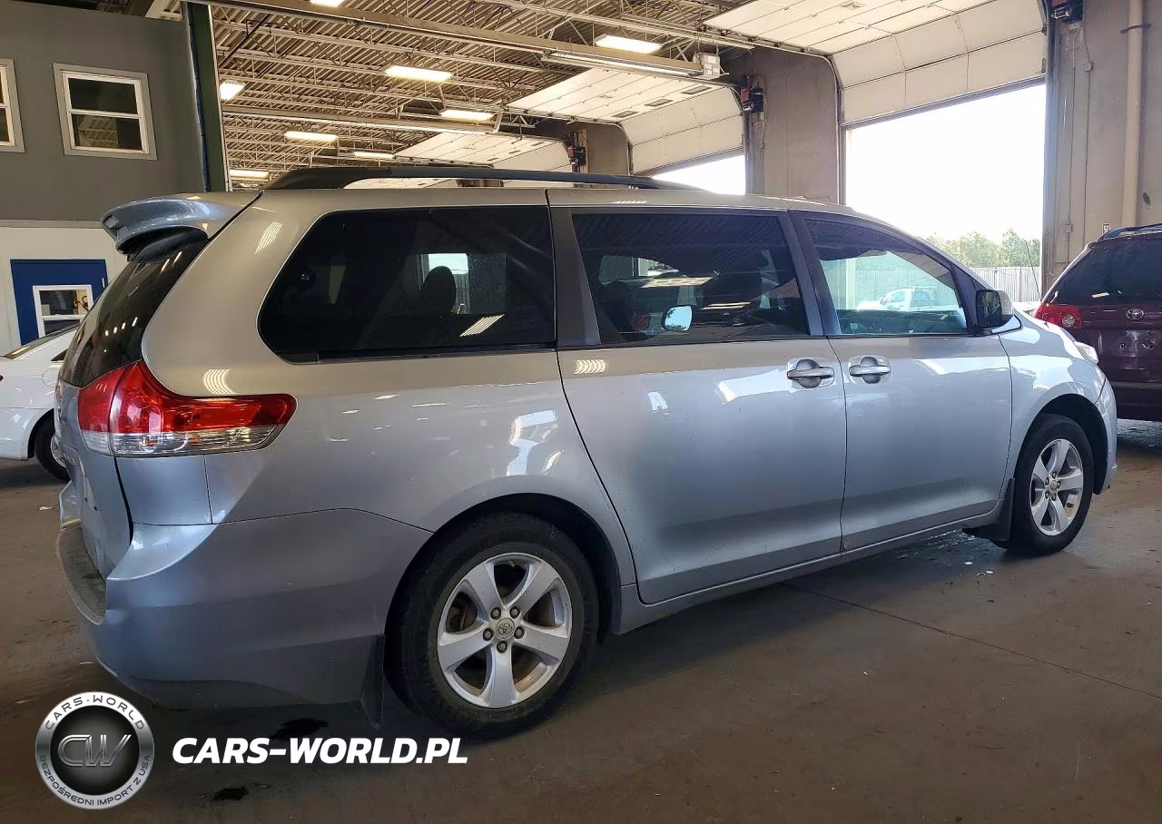 2011 Toyota Sienna Le VIN:5TDKK3DCXBS109929 - 3