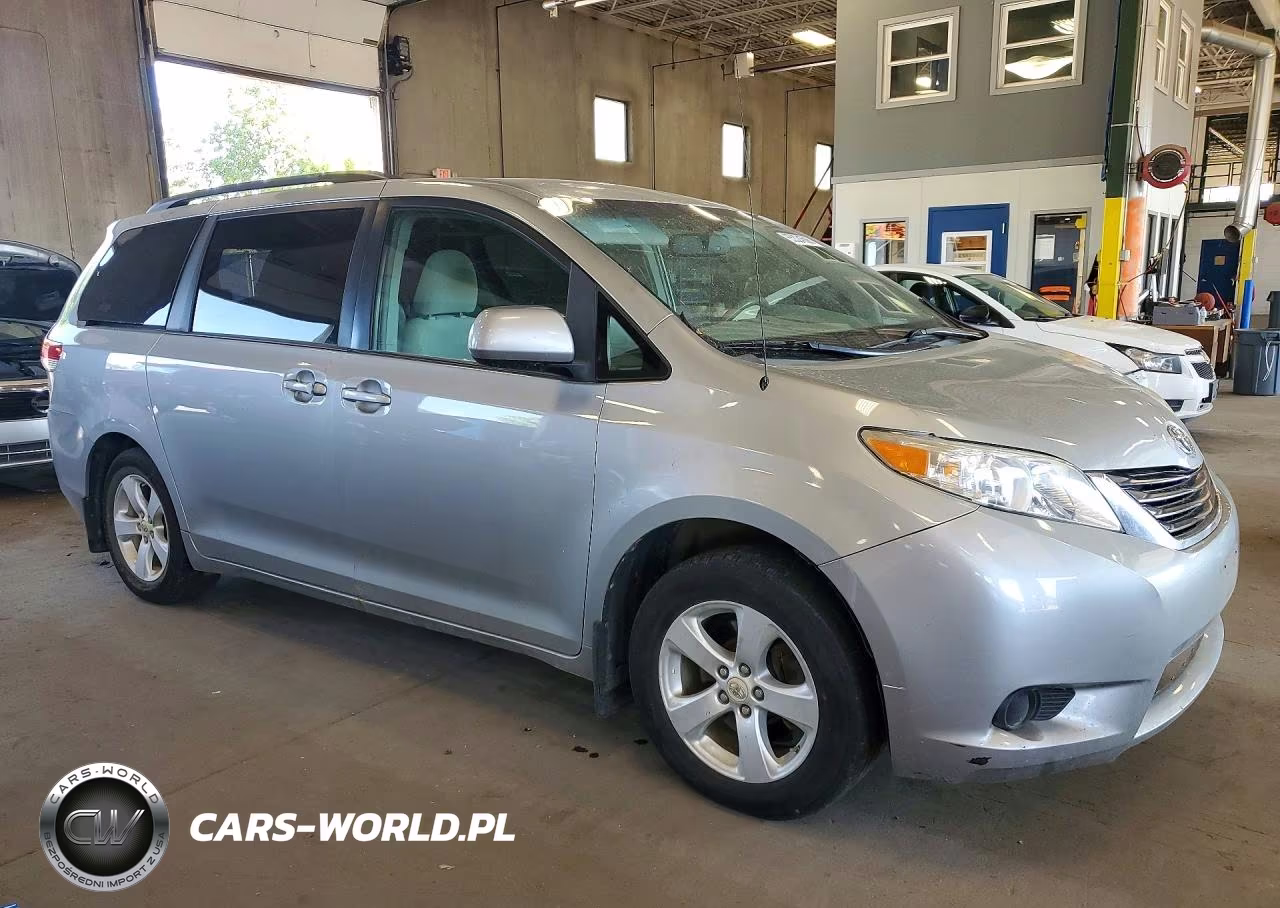 2011 Toyota Sienna Le VIN:5TDKK3DCXBS109929 - 4