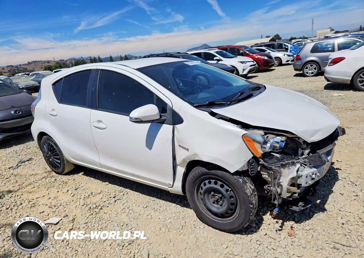 2013 Toyota Prius C One VIN:JTDKDTB30D1056302 - 4