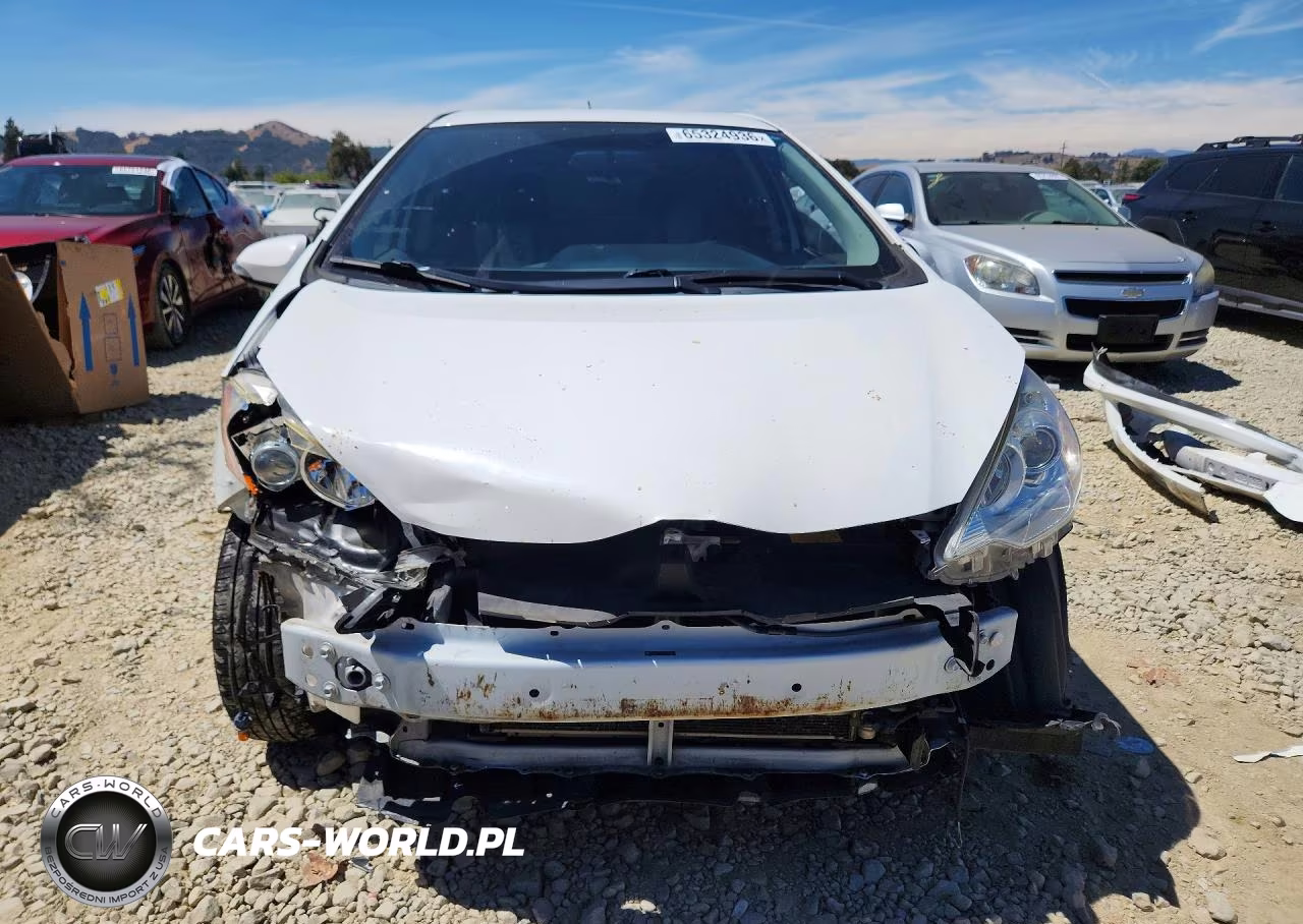 2013 Toyota Prius C One VIN:JTDKDTB30D1056302 - 5