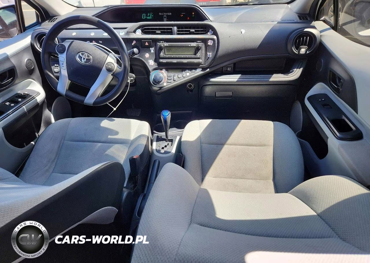 2013 Toyota Prius C One VIN:JTDKDTB30D1056302 - 8