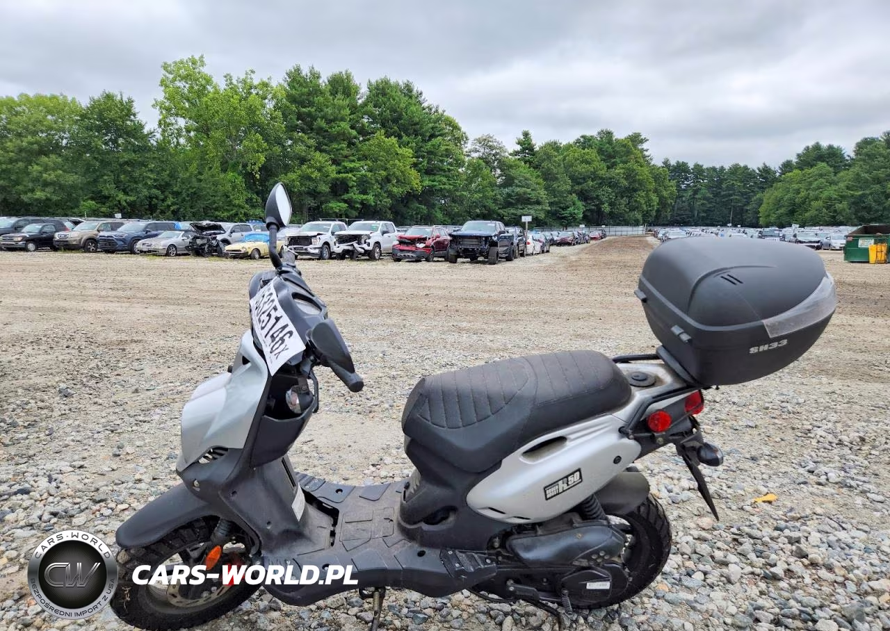 2020 Genuine Scooter Co. Roughhouse 50 VIN:RFVPMP204L1017560 - 3