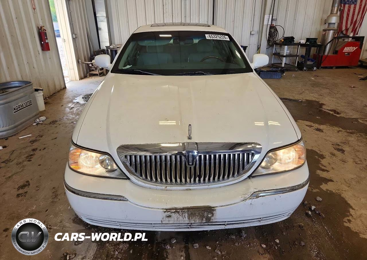 2006 Lincoln Town Car Signature Limited VIN:1LNHM82V26Y626167 - 5