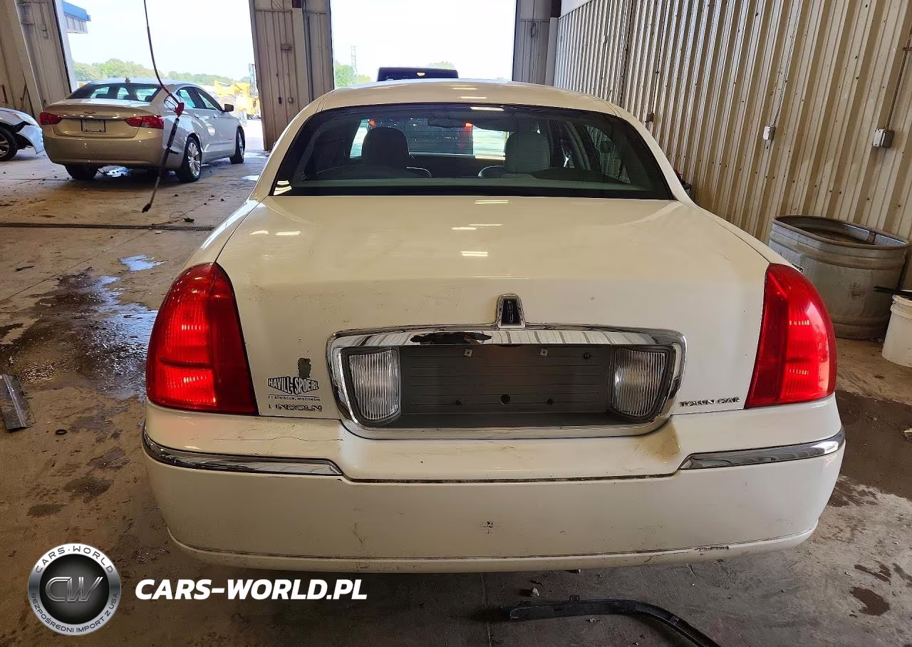 2006 Lincoln Town Car Signature Limited VIN:1LNHM82V26Y626167 - 6