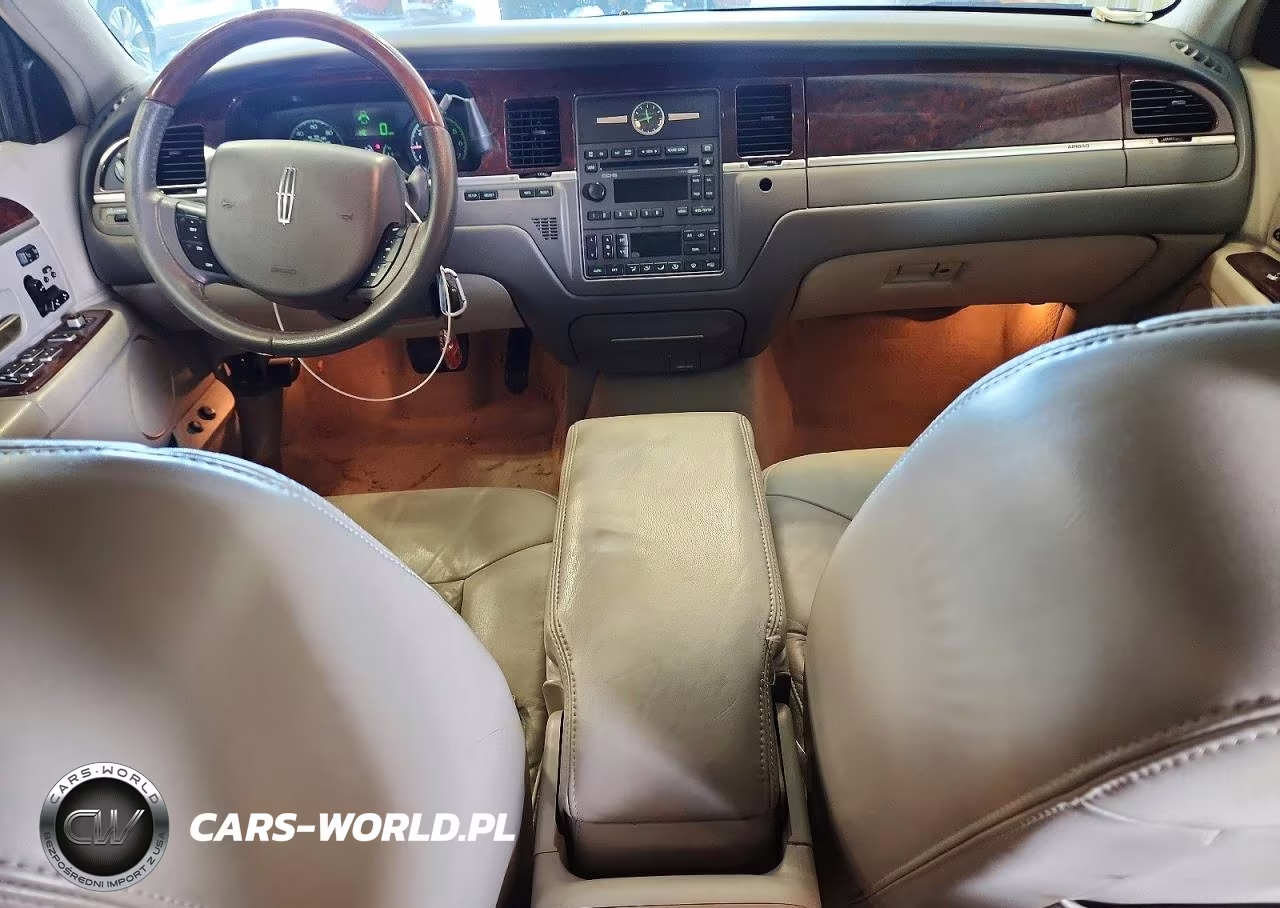2006 Lincoln Town Car Signature Limited VIN:1LNHM82V26Y626167 - 8