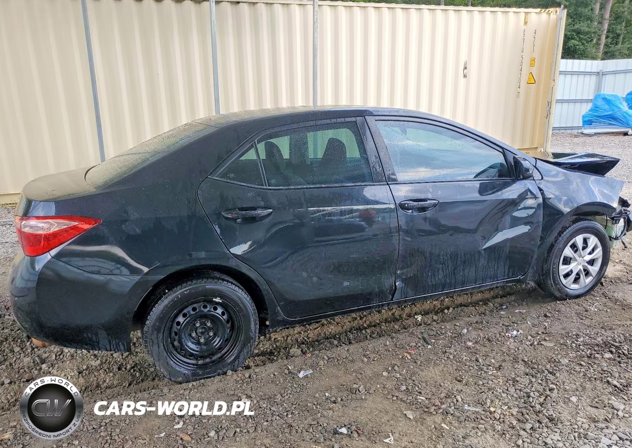 2018 Toyota Corolla L VIN:5YFBURHE2JP823327 - 3