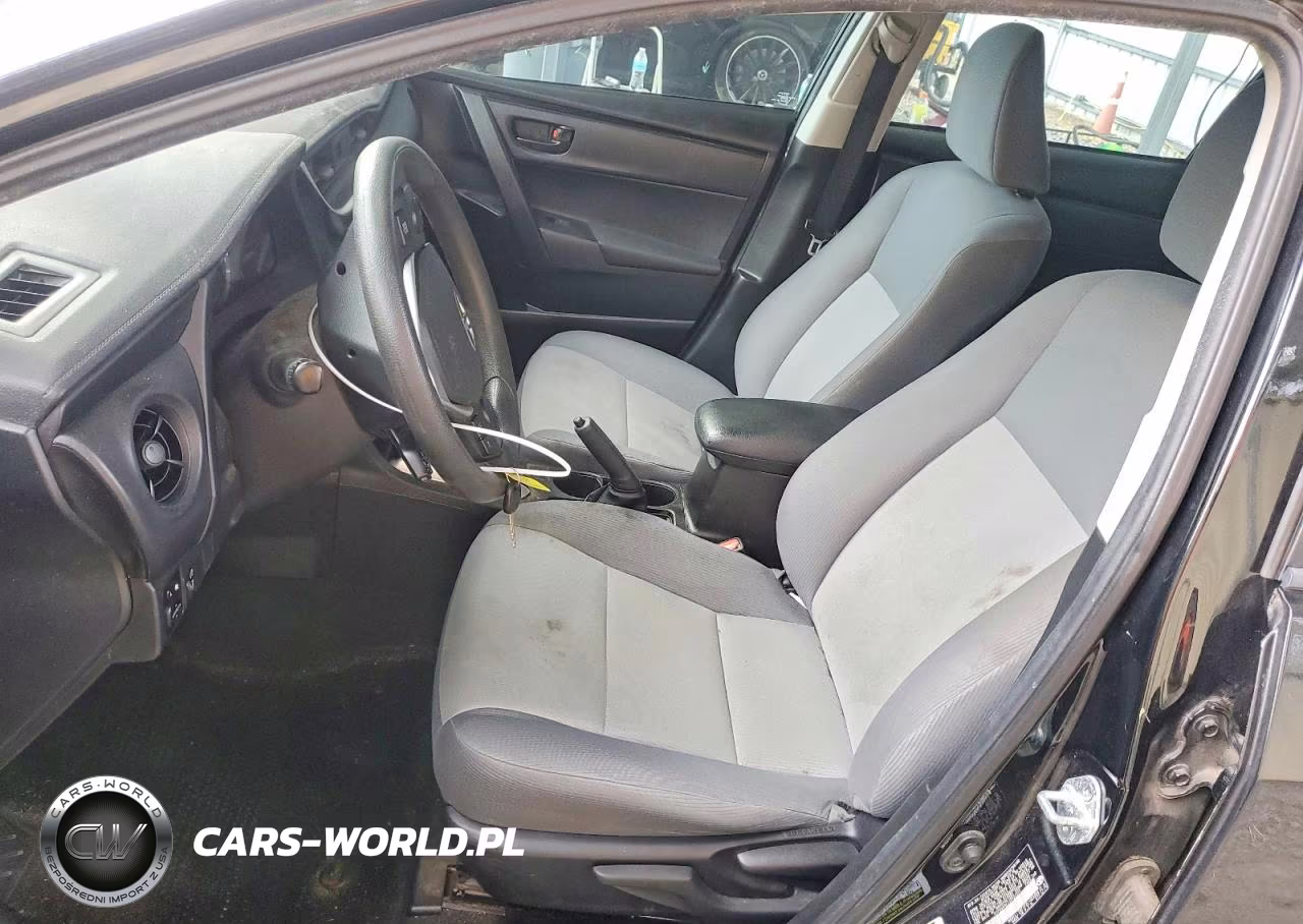 2018 Toyota Corolla L VIN:5YFBURHE2JP823327 - 7