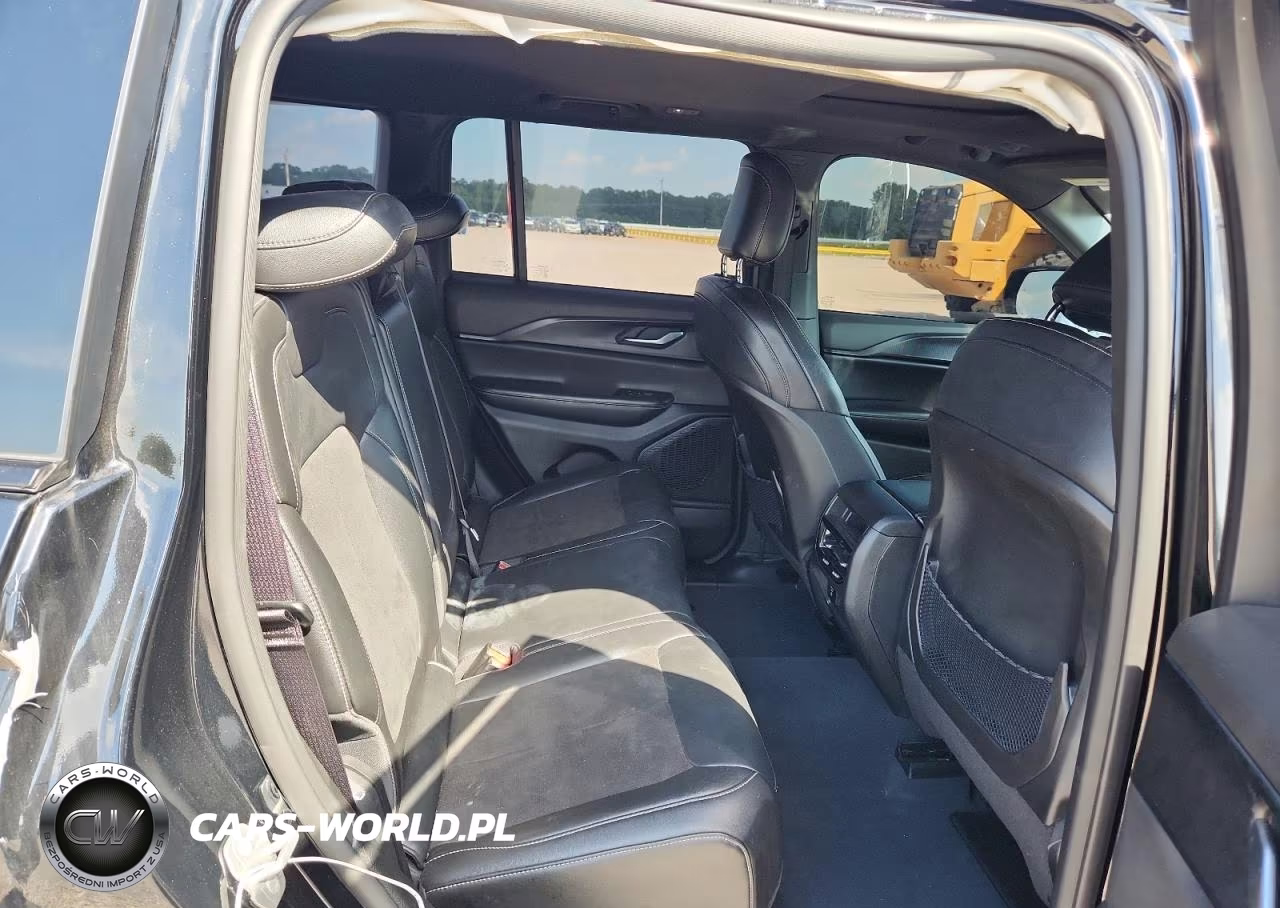 2023 Jeep Grand Cherokee Laredo VIN:1C4RJHAGXPC561135 - 11