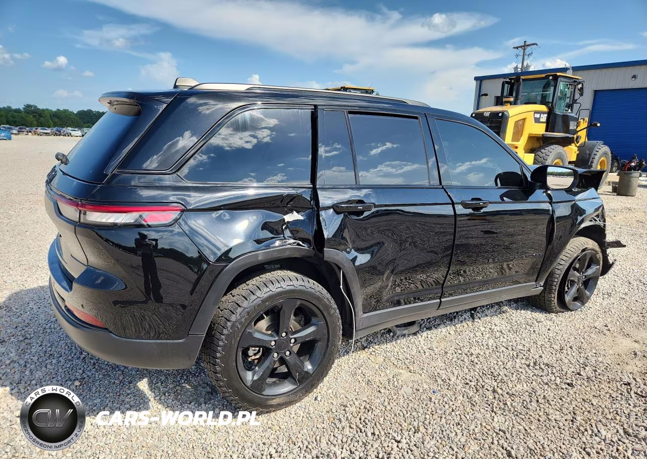 2023 Jeep Grand Cherokee Laredo VIN:1C4RJHAGXPC561135 - 3