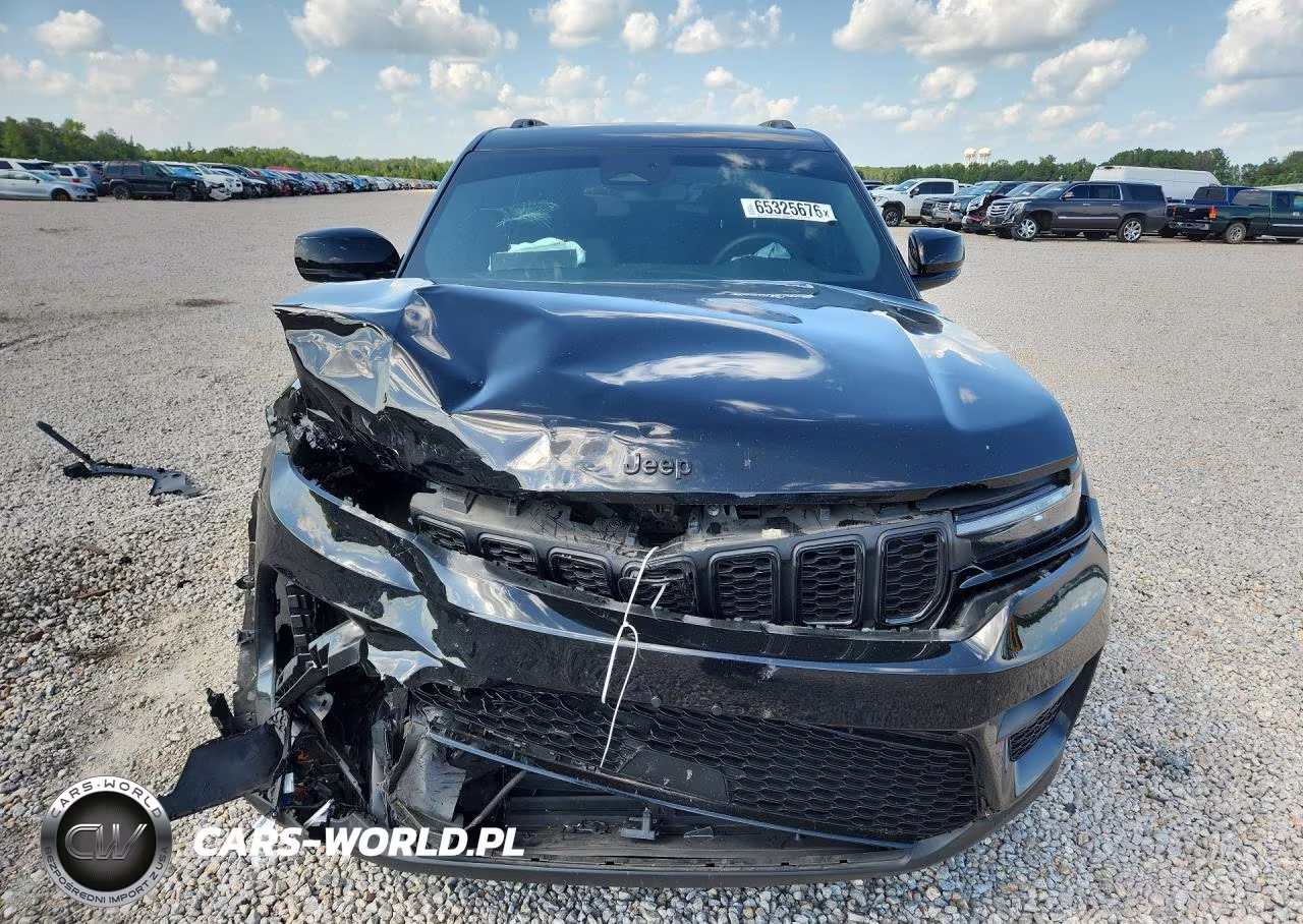 2023 Jeep Grand Cherokee Laredo VIN:1C4RJHAGXPC561135 - 5