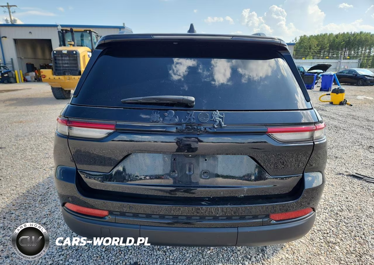 2023 Jeep Grand Cherokee Laredo VIN:1C4RJHAGXPC561135 - 6