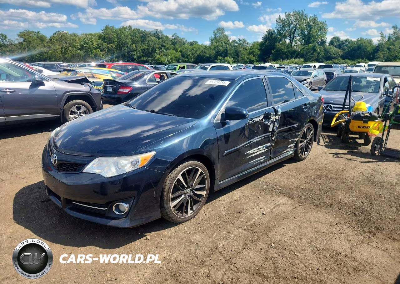 2014 Toyota Camry Se Sport – zdjęcie 1 z 12