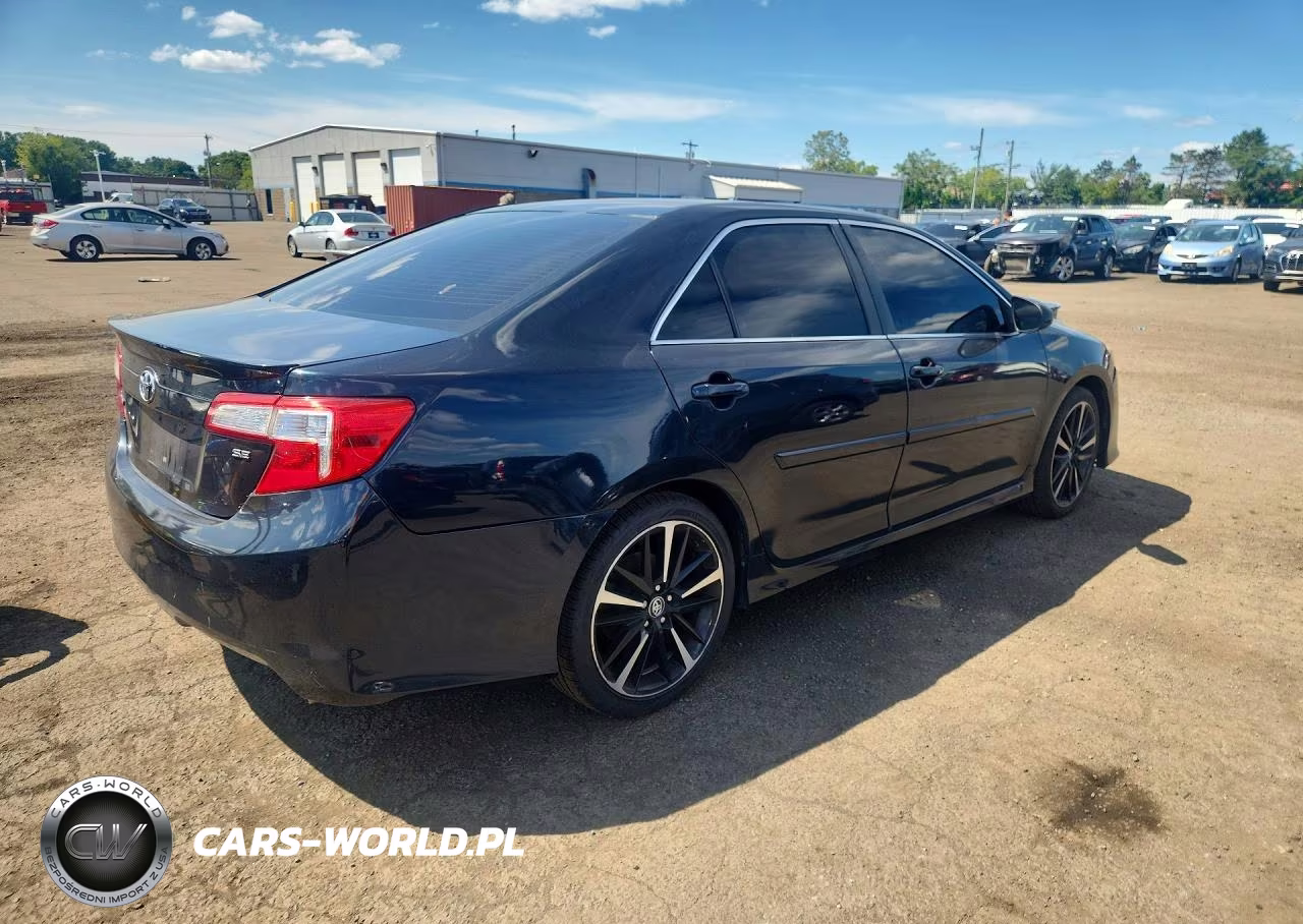2014 Toyota Camry Se Sport VIN:4T1BF1FK4EU746016 - 3