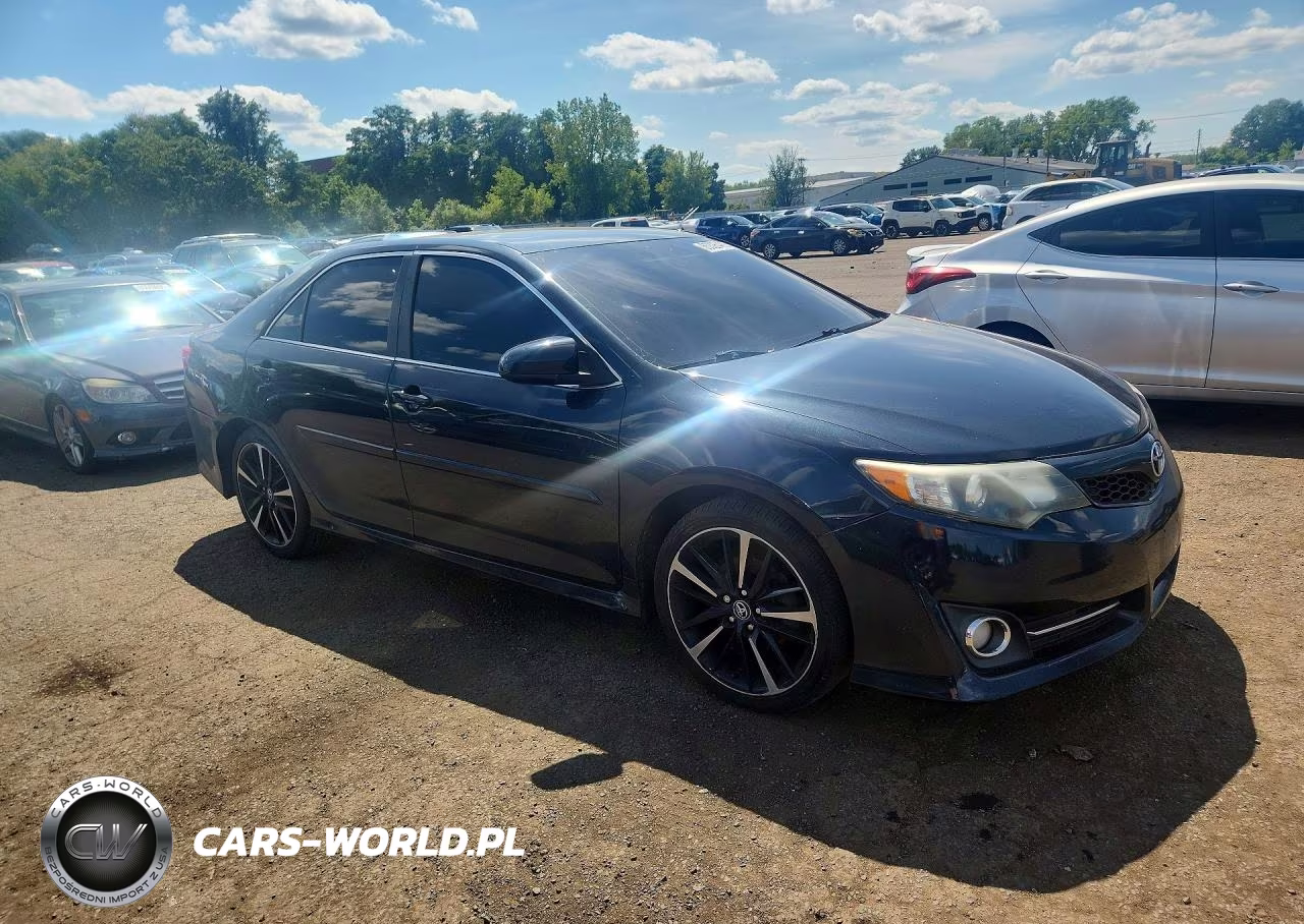 2014 Toyota Camry Se Sport VIN:4T1BF1FK4EU746016 - 4