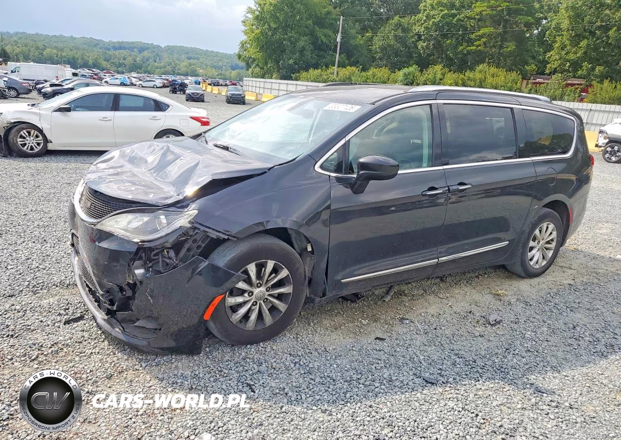 2018 Chrysler Pacifica Touring L VIN:2C4RC1BG9JR235017 - 1