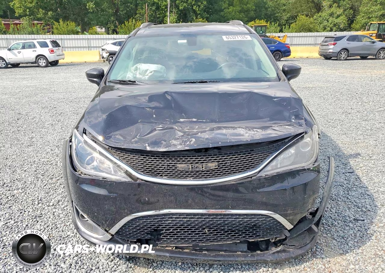 2018 Chrysler Pacifica Touring L VIN:2C4RC1BG9JR235017 - 5