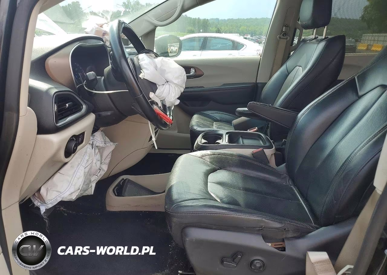 2018 Chrysler Pacifica Touring L VIN:2C4RC1BG9JR235017 - 7