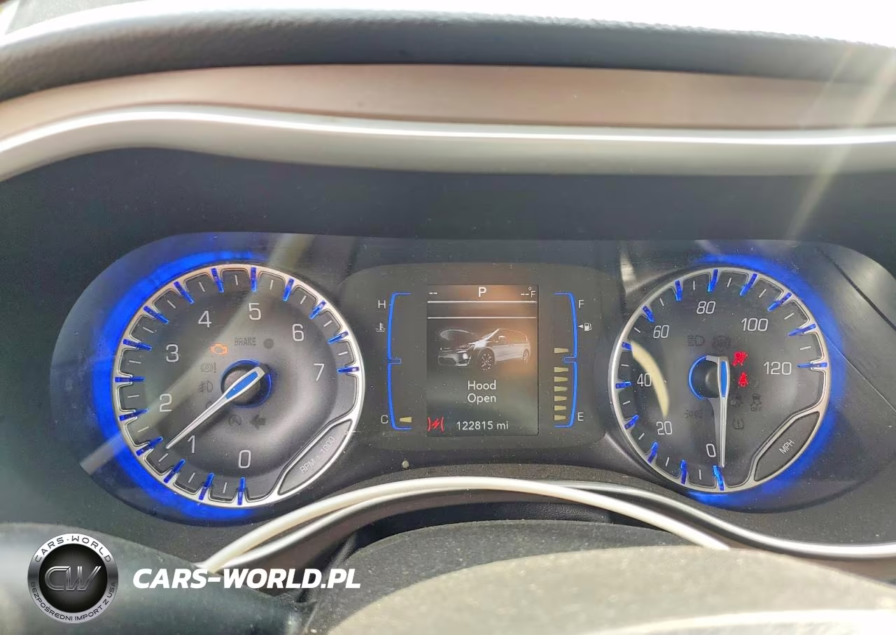 2018 Chrysler Pacifica Touring L VIN:2C4RC1BG9JR235017 - 9