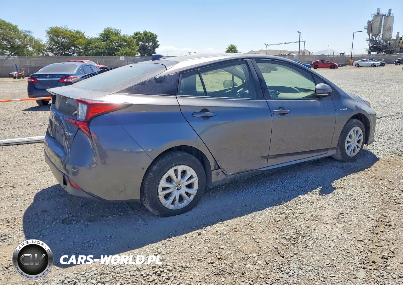 2021 Toyota Prius Le VIN:JTDKAMFU9M3149261 - 3