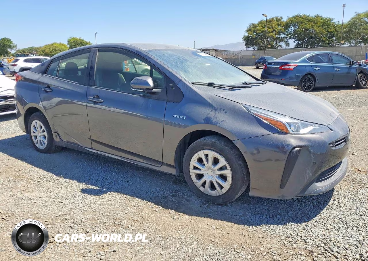 2021 Toyota Prius Le VIN:JTDKAMFU9M3149261 - 4