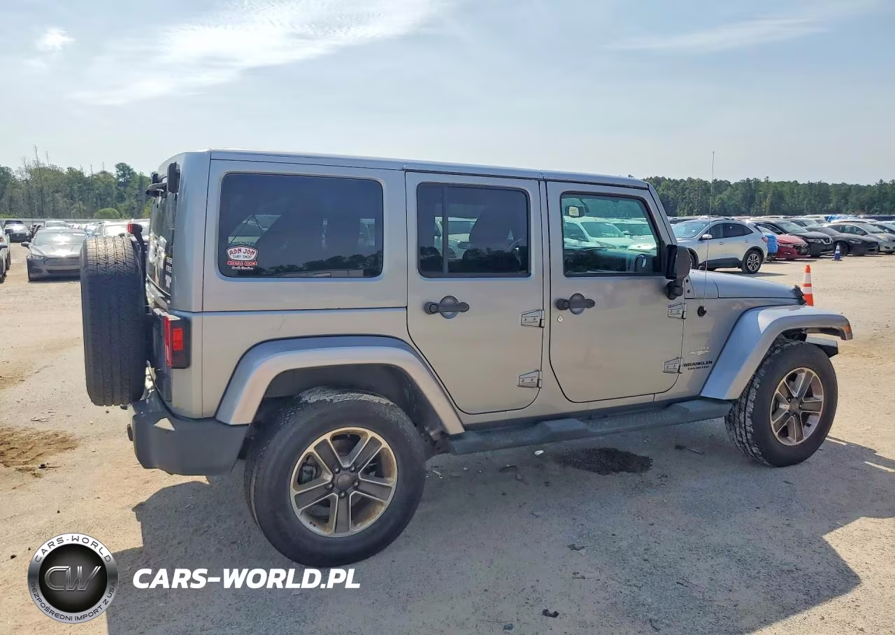2013 Jeep Wrangler Unlimited Sahara VIN:1C4BJWEG1DL658395 - 3