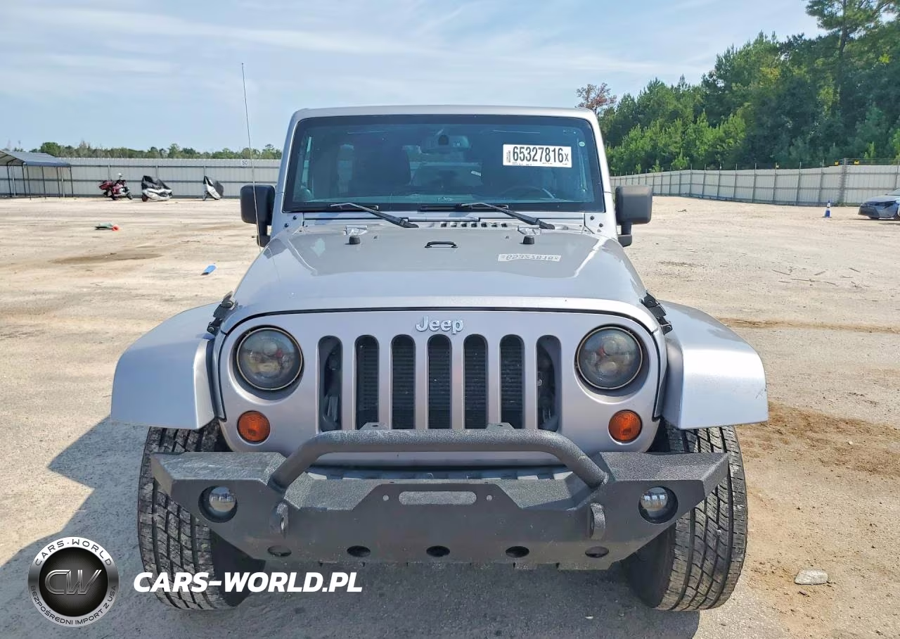 2013 Jeep Wrangler Unlimited Sahara VIN:1C4BJWEG1DL658395 - 5