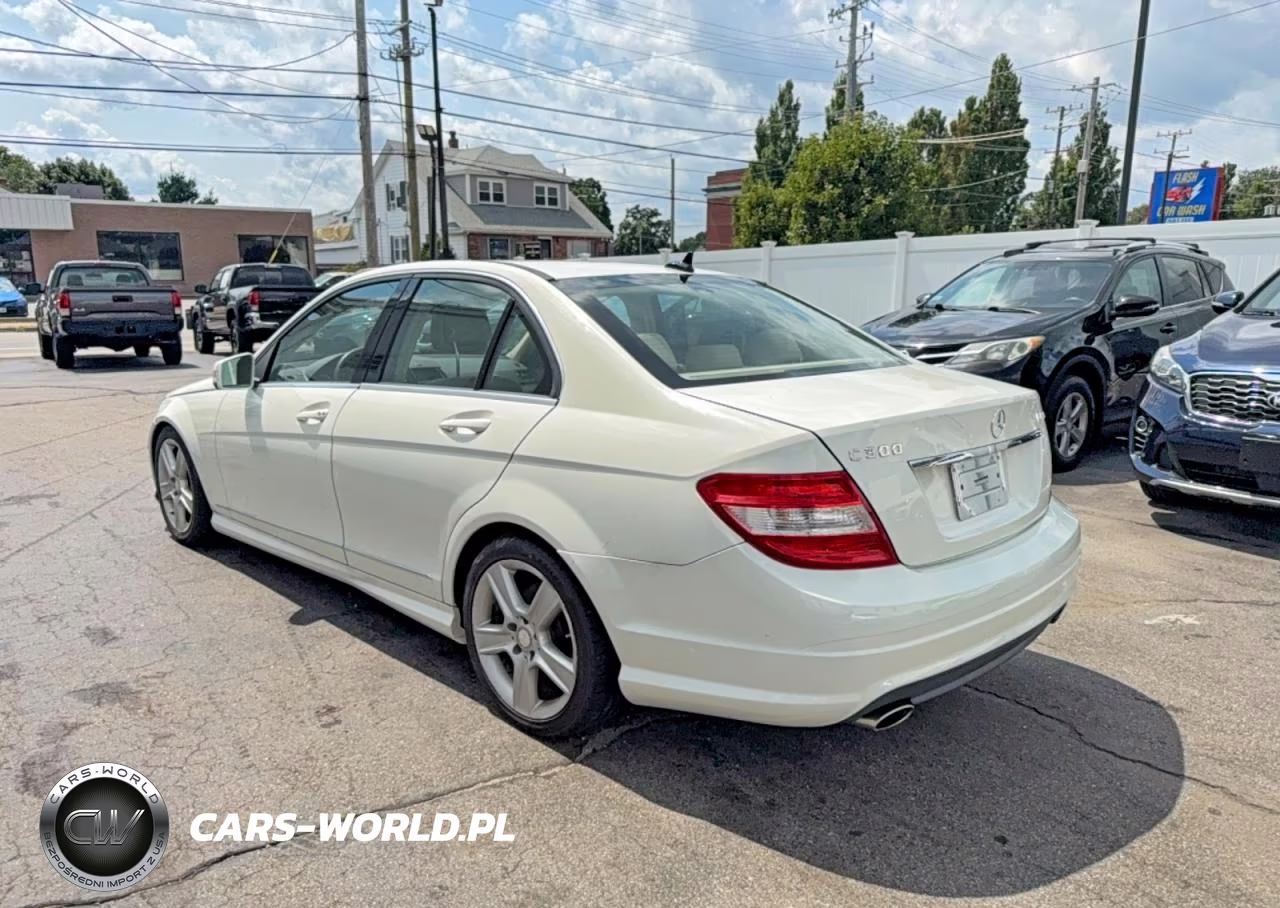 2011 Mercedes-Benz C 300 4Matic VIN:WDDGF8BB5BR174242 - 3