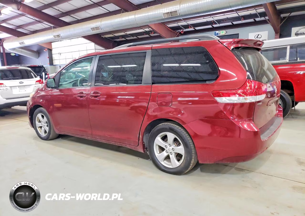 2011 Toyota Sienna Le VIN:5TDKK3DC8BS156246 - 2
