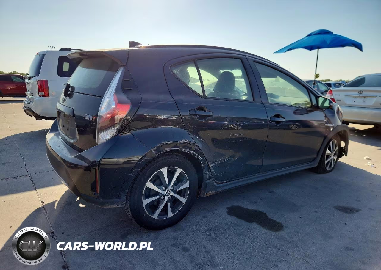 2018 Toyota Prius C Three VIN:JTDKDTB3XJ1608304 - 3