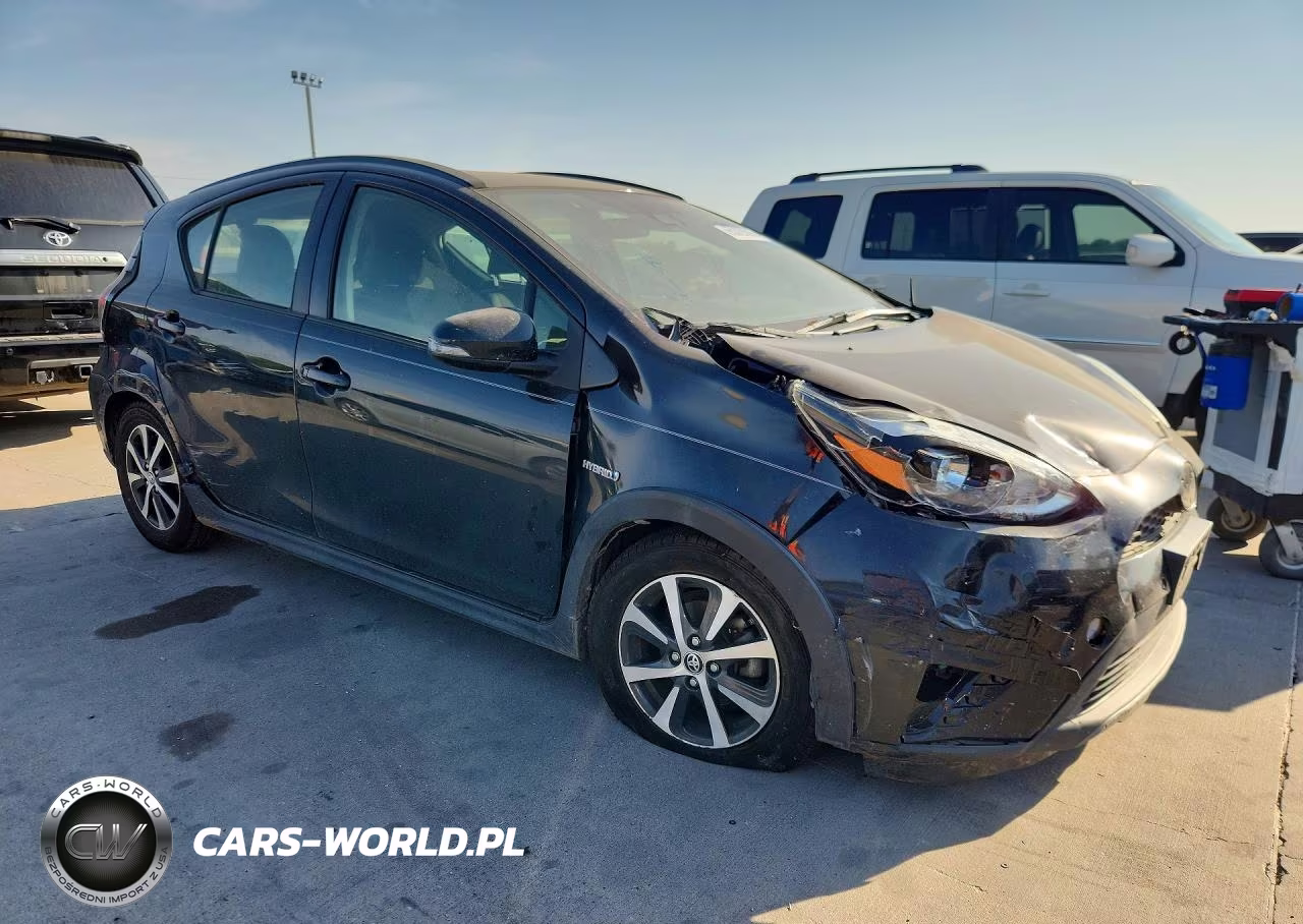 2018 Toyota Prius C Three VIN:JTDKDTB3XJ1608304 - 4