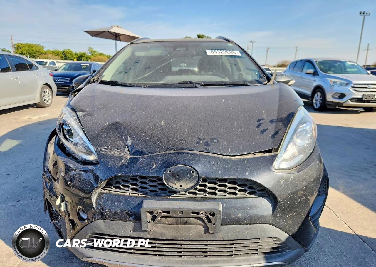2018 Toyota Prius C Three VIN:JTDKDTB3XJ1608304 - 5