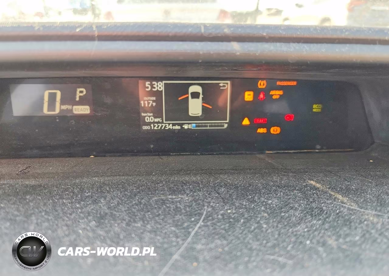 2018 Toyota Prius C Three VIN:JTDKDTB3XJ1608304 - 9