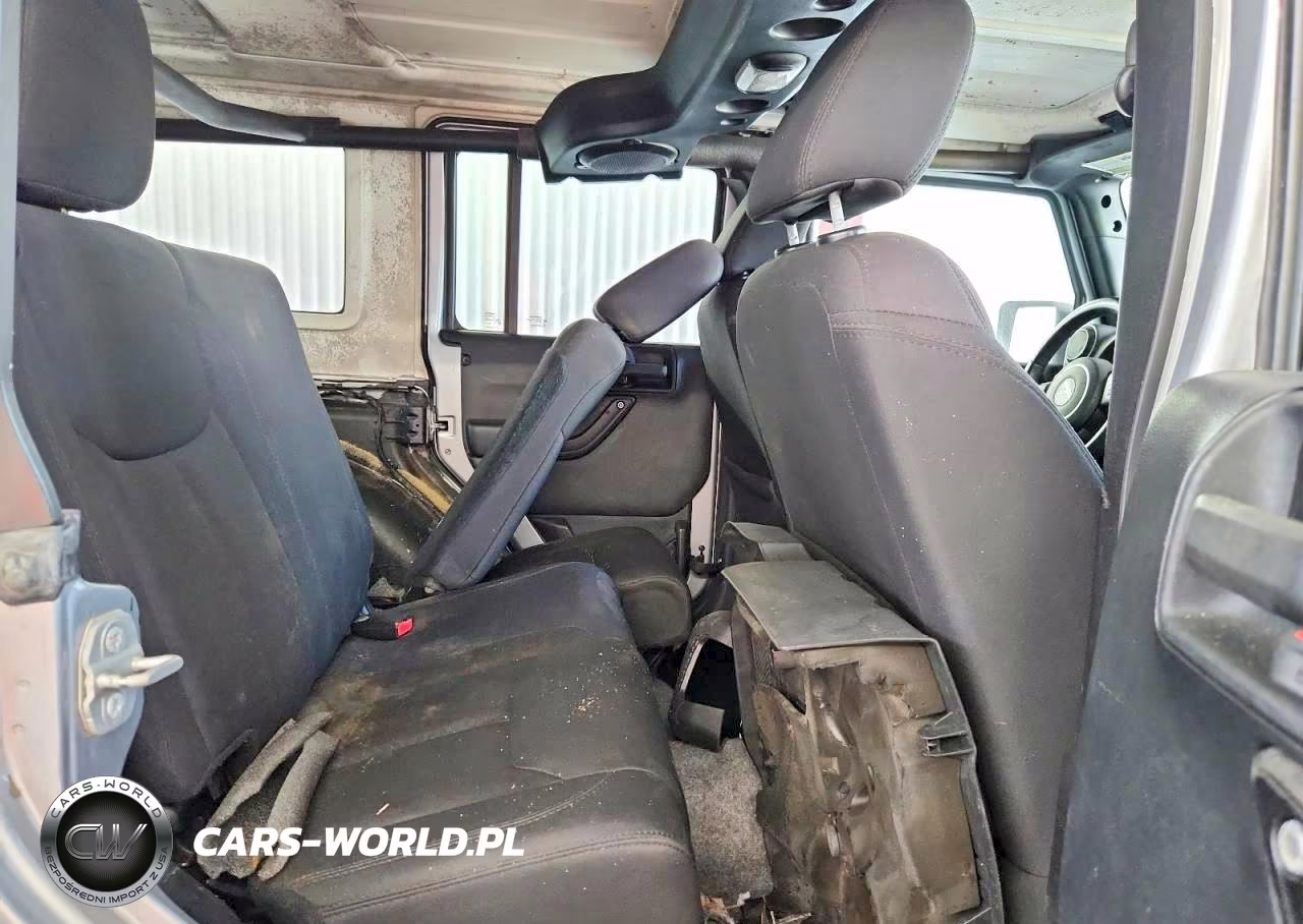 2014 Jeep Wrangler Unlimited Sport VIN:1C4BJWDG4EL155222 - 10