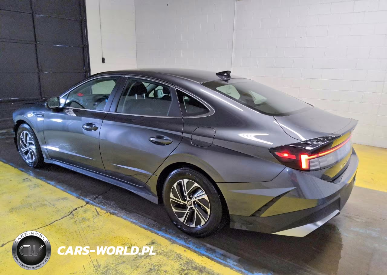 2026 Hyundai Sonata Hybrid Blue VIN:KMHL24JJXTA155879 - 2