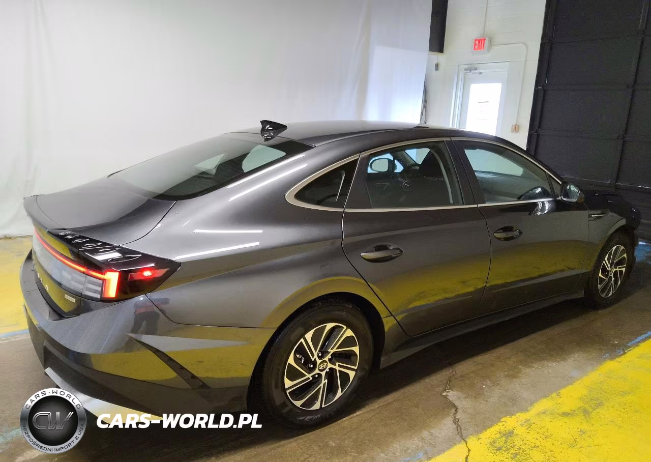 2026 Hyundai Sonata Hybrid Blue VIN:KMHL24JJXTA155879 - 3