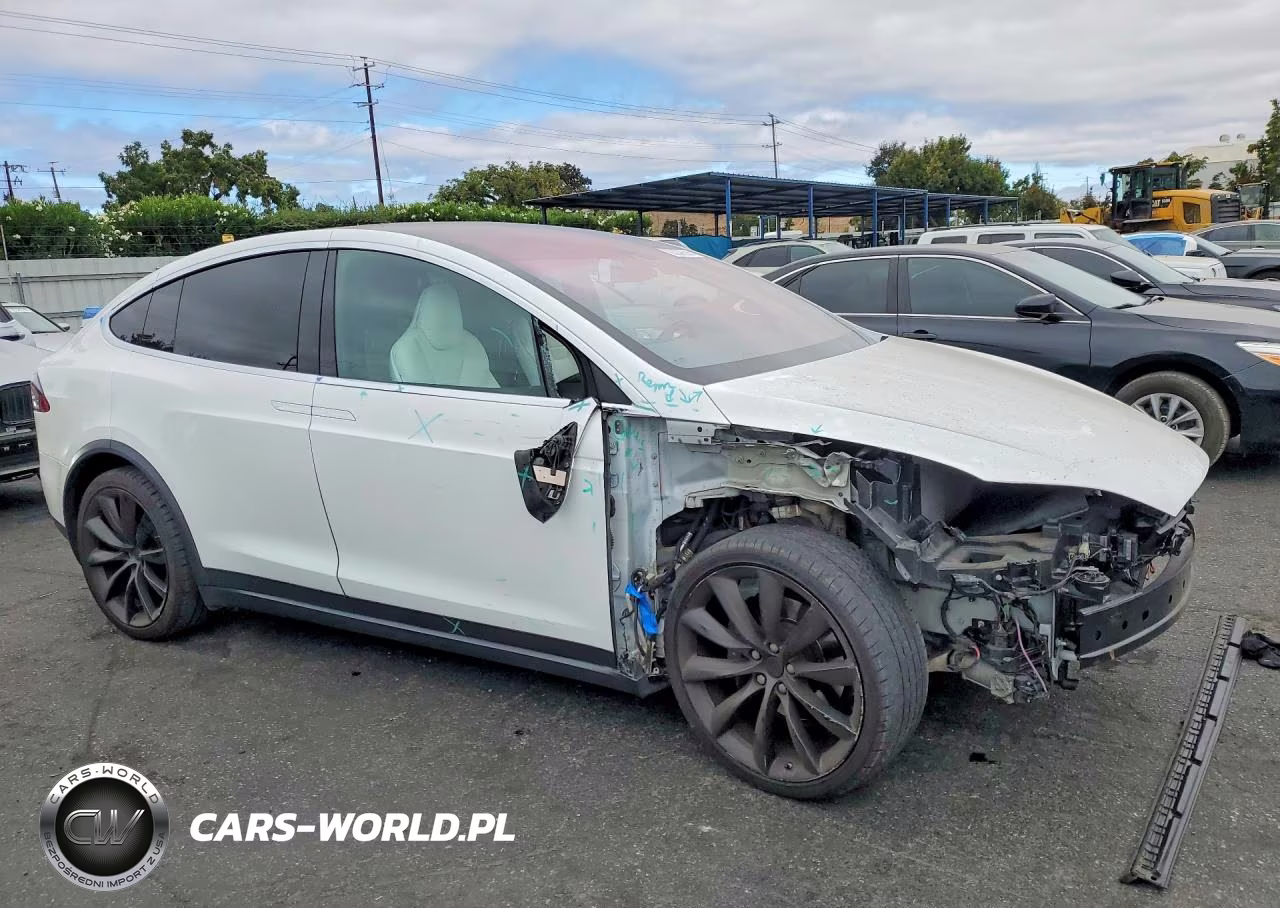 2016 Tesla Model X VIN:5YJXCBE24GF021473 - 4