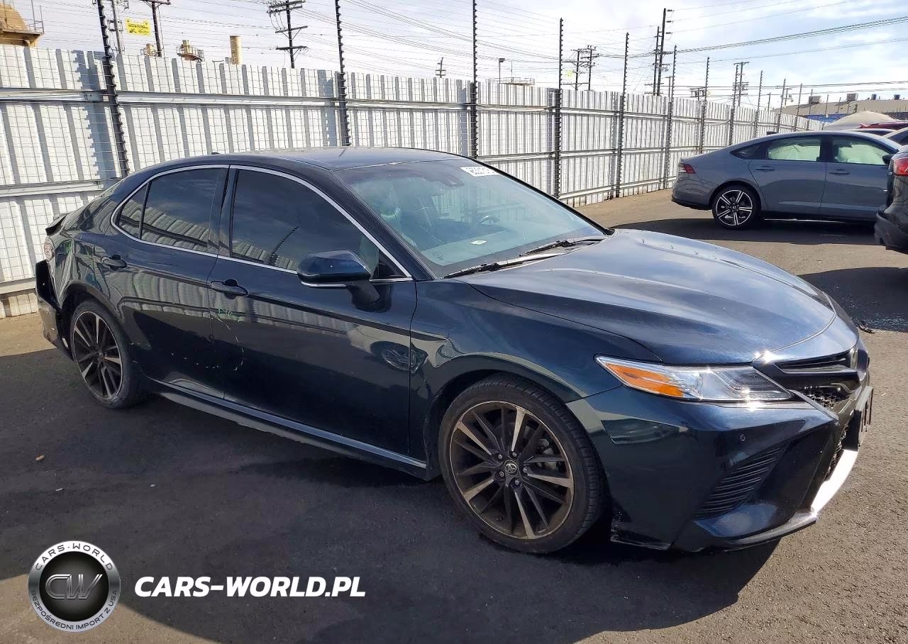 2018 Toyota Camry Xse VIN:4T1B61HK6JU591573 - 4