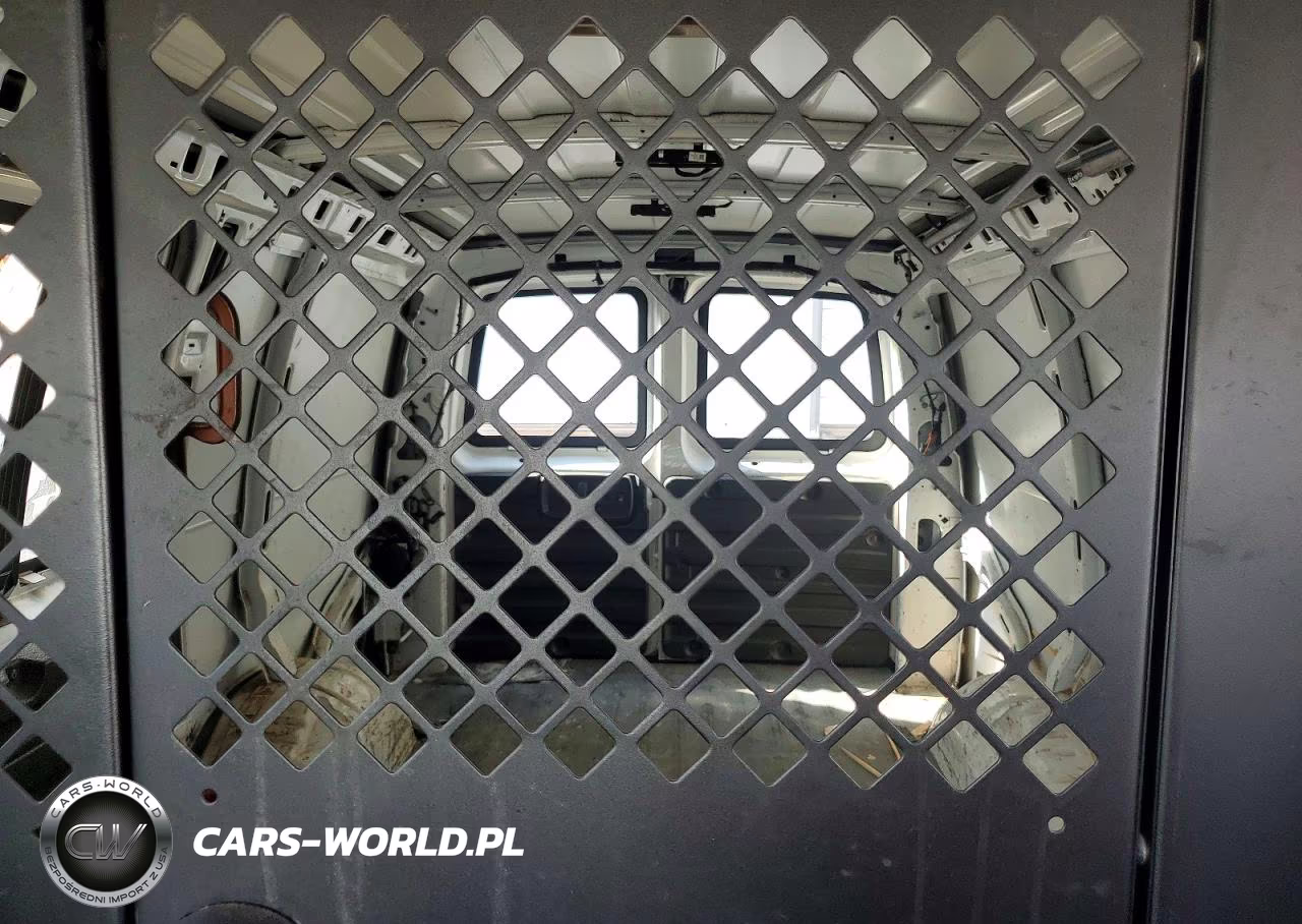 2018 Chevrolet Express G2500 VIN:1GCWGAFP4J1324161 - 10