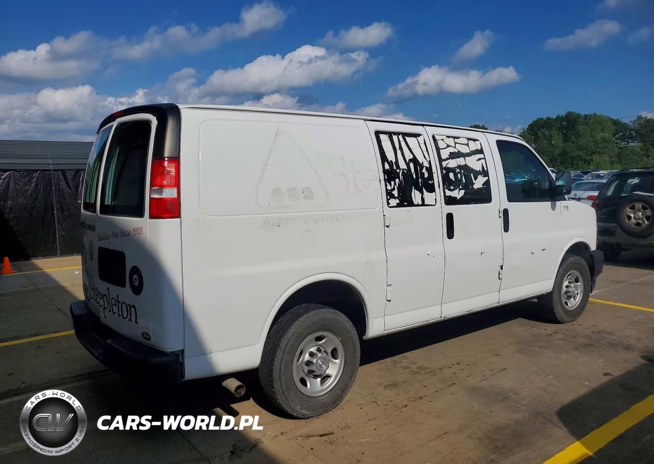 2018 Chevrolet Express G2500 VIN:1GCWGAFP4J1324161 - 3