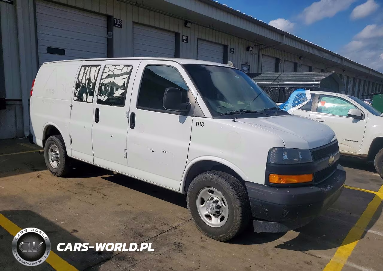 2018 Chevrolet Express G2500 VIN:1GCWGAFP4J1324161 - 4